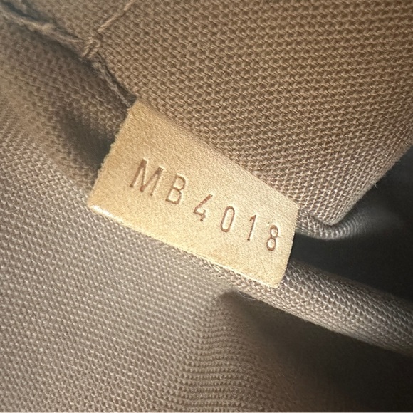 Louis Vuitton Monogram Canvas Tivoli GM Satchel - Picture 7 of 10